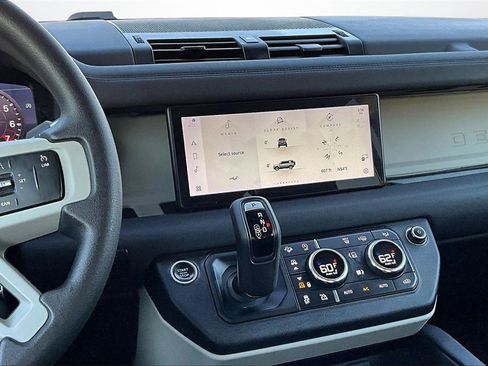 Used 2020 Land Rover Defender 110 SE image 9