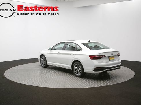 Used 2023 Volkswagen Jetta SE w/ Panoramic Sunroof Package image 90