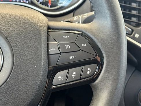 Used 2023 Jeep Cherokee Altitude Lux image 37