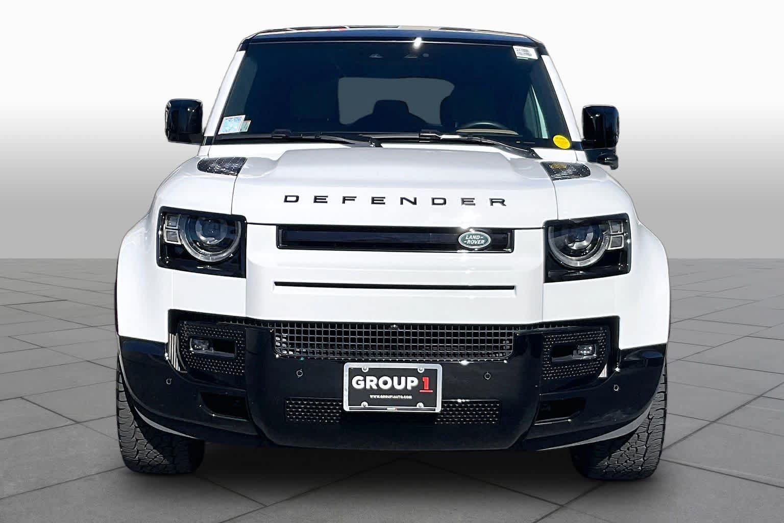 Used 2025 Land Rover Defender 110 V8 AWD/4WD image 3