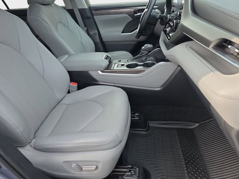 Used 2020 Toyota Highlander Limited image 10