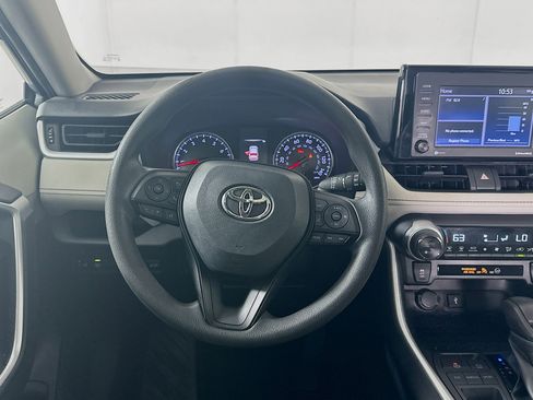 Used 2022 Toyota RAV4 XLE image 17