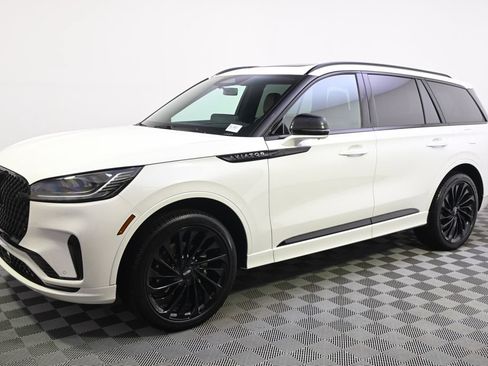 New 2026 Lincoln Aviator Reserve w/ Jet Appearance Package AWD/4WD image 2