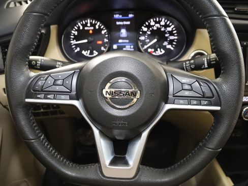 Used 2018 Nissan Rogue SV image 33