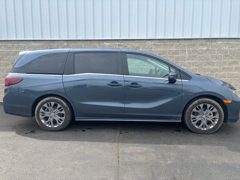 Used 2025 Honda Odyssey Touring image 2