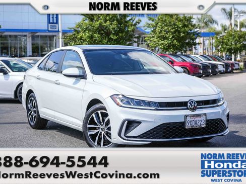 Used 2026 Volkswagen Jetta SE FWD image 1