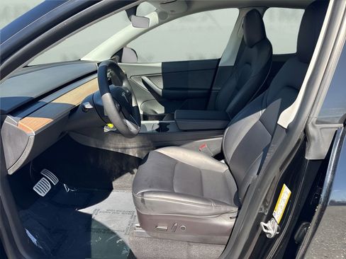 Used 2022 Tesla Model Y Performance image 9