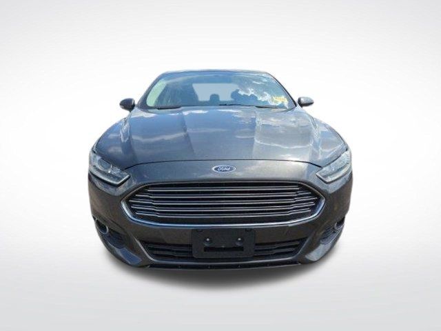 Used 2016 Ford Fusion SE w/ Equipment Group 201A FWD image 2