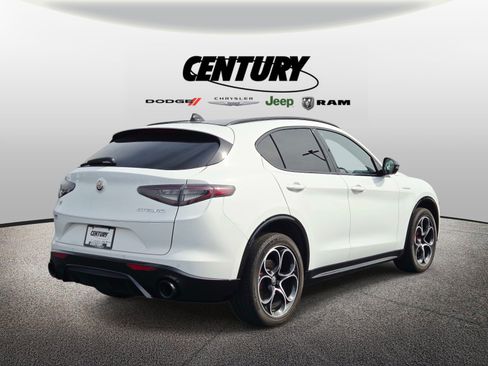 Used 2024 Alfa Romeo Stelvio Veloce AWD/4WD image 4