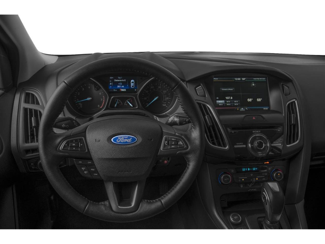 Used 2015 Ford Focus SE FWD image 2
