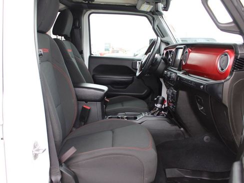 Used 2022 Jeep Wrangler Unlimited Rubicon w/ Cold Weather Group image 19