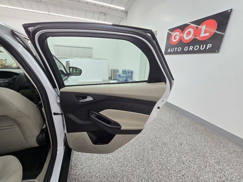 Used 2017 Ford Focus SE FWD image 24