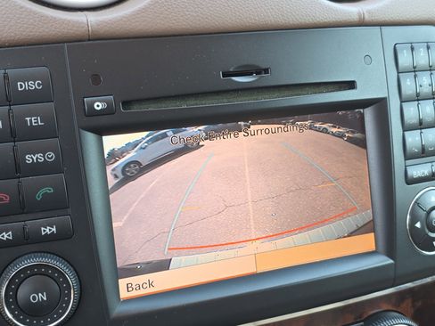 Used 2011 Mercedes-Benz GL 450 4MATIC image 23