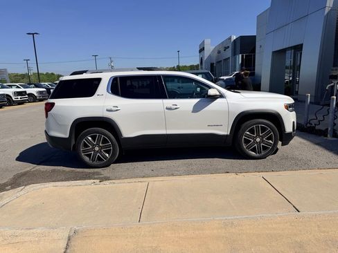Used 2021 GMC Acadia SLT w/ LPO, Floor Liner Package FWD image 2