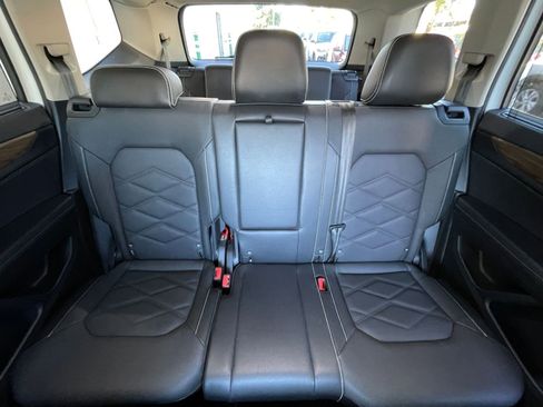 Used 2025 Volkswagen Atlas SE image 39