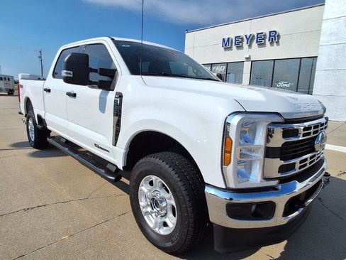 Used 2025 Ford F250 XLT w/ FX4 Off-Road Package AWD/4WD image 2