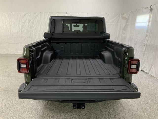 Used 2023 Jeep Gladiator Rubicon AWD/4WD image 12