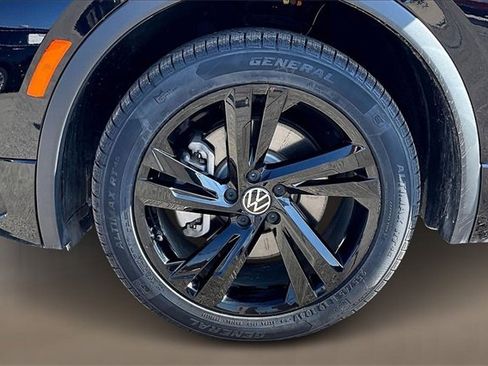 Used 2023 Volkswagen Tiguan SE R-Line image 8