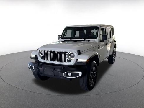 Used 2025 Jeep Wrangler Unlimited Sahara AWD/4WD image 6