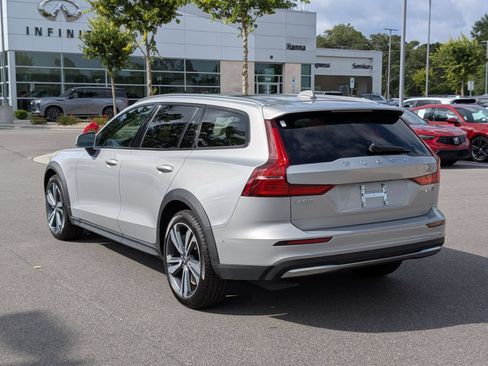 Used 2025 Volvo V60 B5 Cross Country Plus AWD/4WD image 5