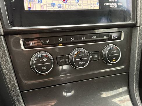 Used 2019 Volkswagen e-Golf SEL Premium image 18