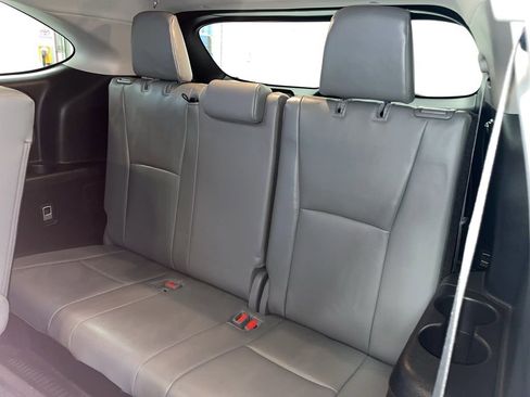 Used 2023 Toyota Highlander XLE image 14