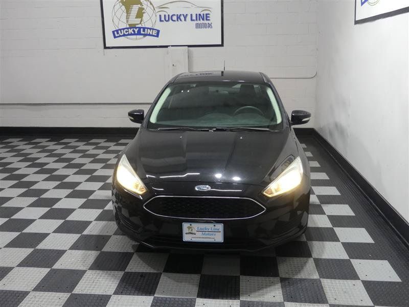Used 2015 Ford Focus SE w/ Reverse Sensing Package FWD image 3