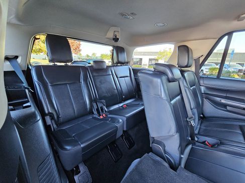 Used 2022 Ford Expedition XLT image 31