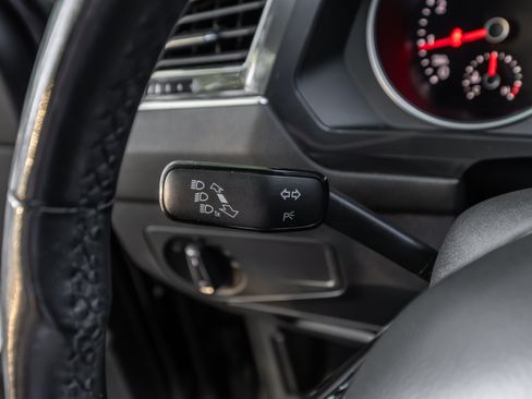 Used 2018 Volkswagen Tiguan SE FWD image 57
