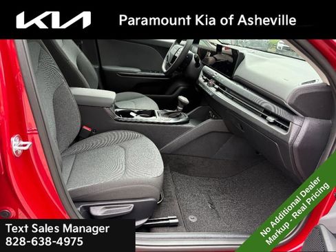 New 2025 Kia K4 LXS image 16