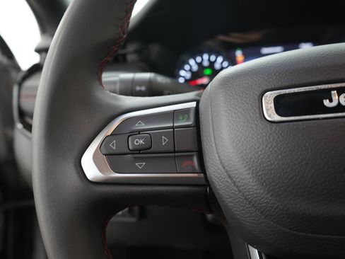 Used 2025 Jeep Compass Trailhawk AWD/4WD image 25