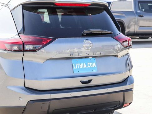 Used 2025 Nissan Rogue S FWD image 9