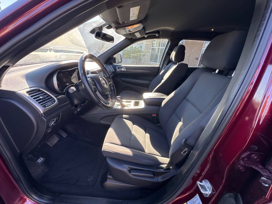 Used 2018 Jeep Grand Cherokee Laredo AWD/4WD image 29