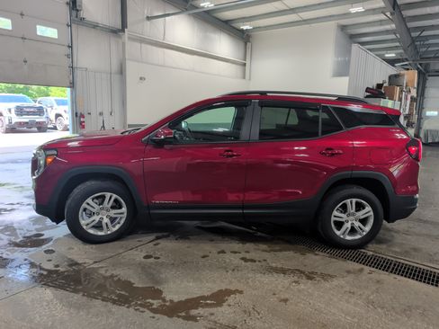 Used 2024 GMC Terrain SLE w/ Driver Convenience Package AWD/4WD image 5