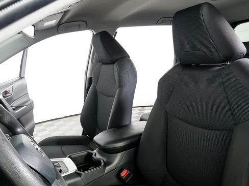 Used 2022 Toyota RAV4 LE image 5