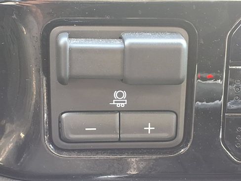 Certified 2024 GMC Sierra 1500 SLT AWD/4WD image 5