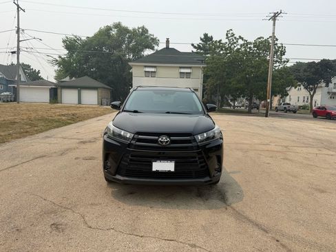 Used 2019 Toyota Highlander SE w/ Protection Package #3 AWD/4WD image 2
