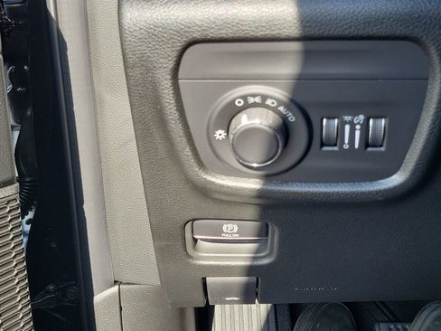 New 2025 Jeep Grand Cherokee L Altitude image 12