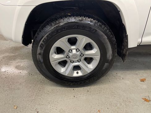 Certified 2024 Toyota 4Runner SR5 Premium w/ Moonroof Package AWD/4WD image 10