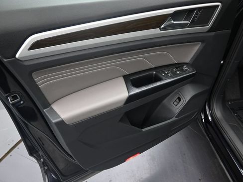 Used 2021 Volkswagen Atlas SE FWD image 11