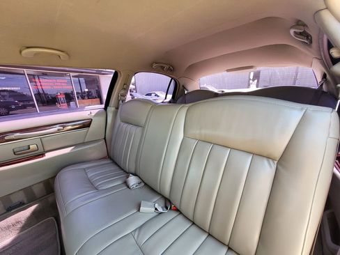 Used 2003 Lincoln Town Car Executive image 30