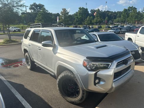 Used 2022 Toyota 4Runner TRD Off-Road Premium AWD/4WD image 2