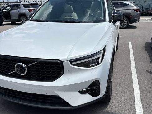 Used 2023 Volvo XC40 B4 Ultimate FWD image 1