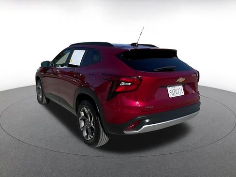 Used 2025 Chevrolet Trax LT image 11