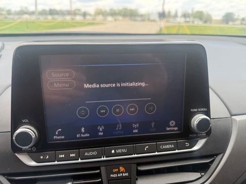 Used 2023 Nissan Altima 2.5 SR image 3