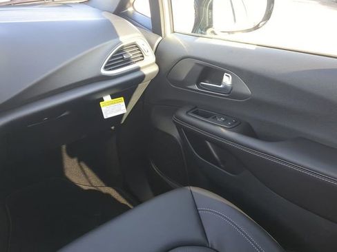 New 2026 Chrysler Voyager LX image 20