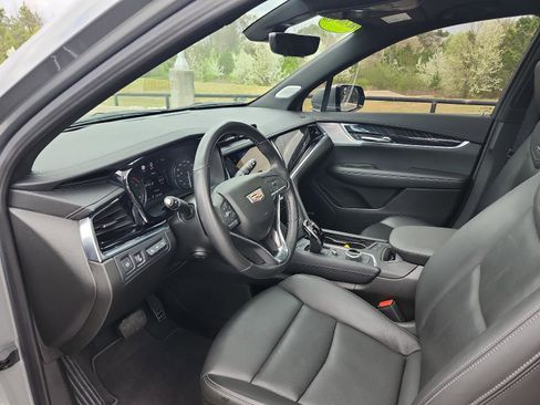 Used 2023 Cadillac XT6 Premium Luxury w/ Technology Package image 16