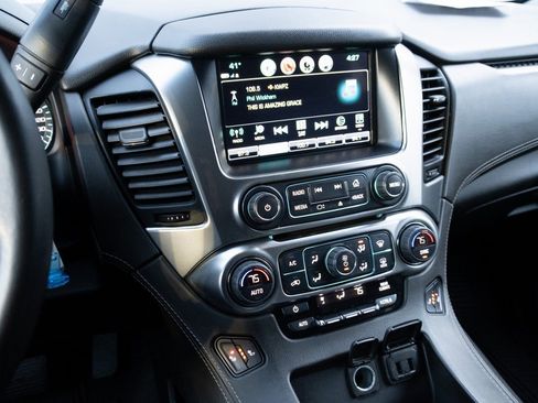 Used 2019 Chevrolet Tahoe LT image 3