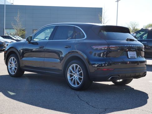 Used 2023 Porsche Cayenne AWD/4WD image 3