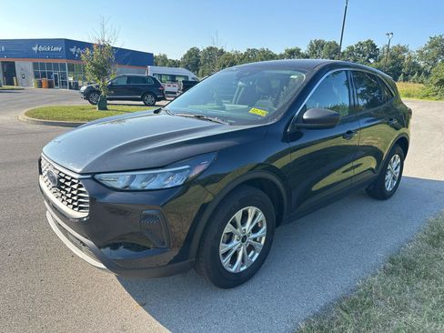 Used 2024 Ford Escape Active w/ Tech Pack #1 AWD/4WD image 3